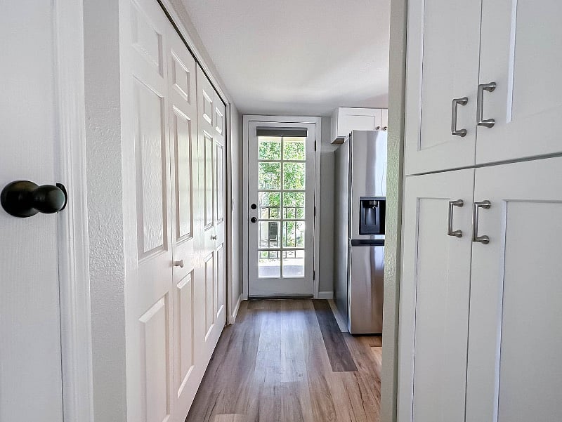 Hallway To Kitchen / Black-Out Blinds
Door Opens Up To Sun-Rise Seating Area