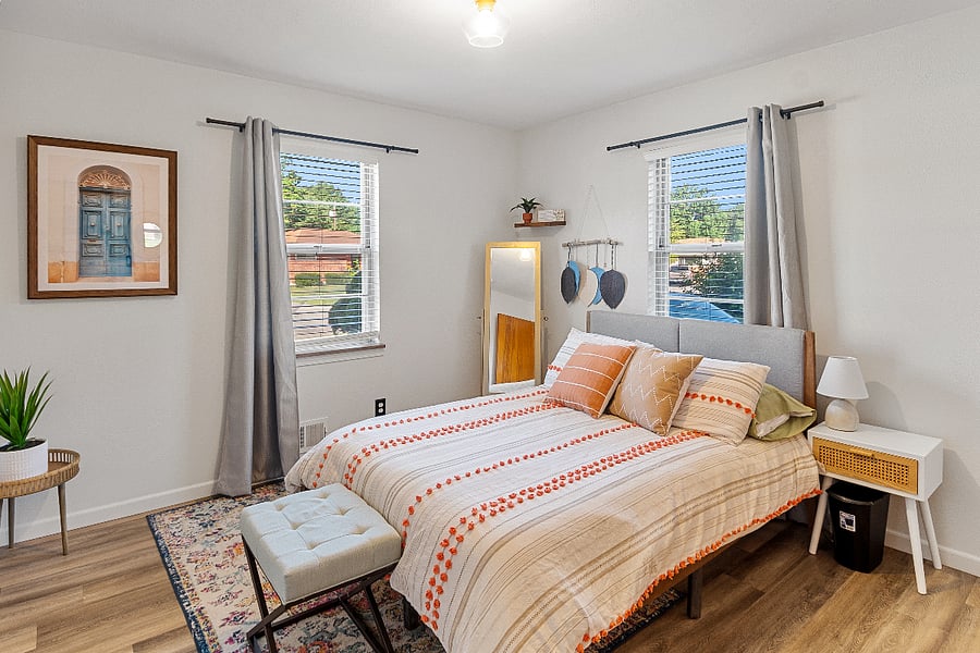 Full size bed