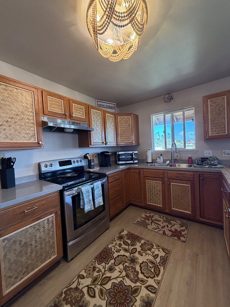 Brand new kitchen renovation.  New sink, countertops and custom cabinets!  Island Vibes!