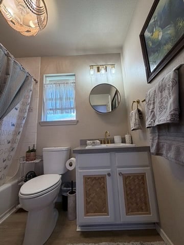 Renovated bathroom, supercute island vibes!
