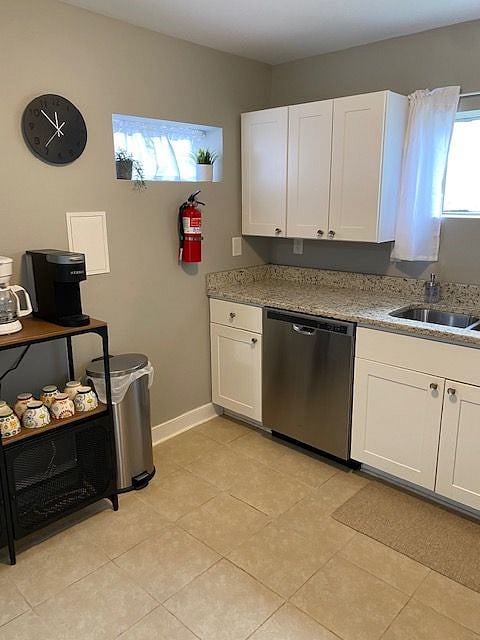 Furnished Finder property 371436_1 photo 2