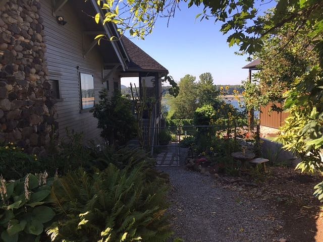 Path to yur private entrance.