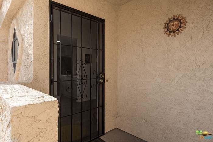 Screened entrance.
