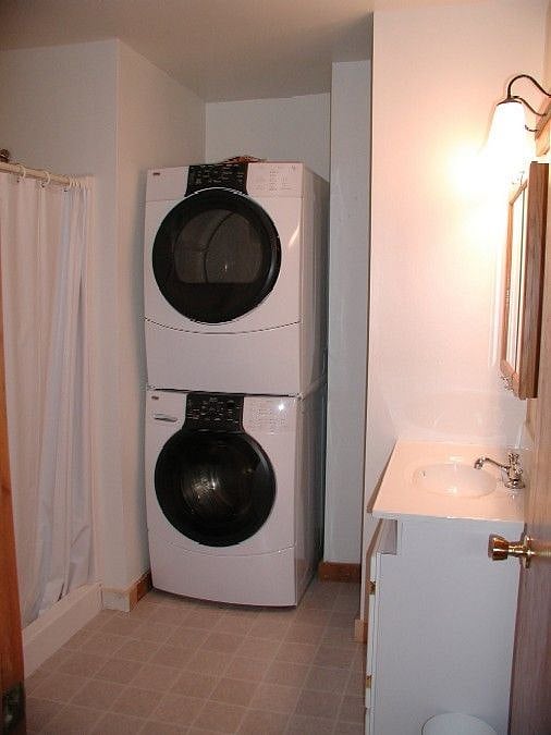 Full Sized Washer/Dryer & Shower