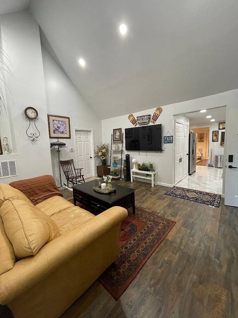 Furnished Finder property 371693_2 photo 11