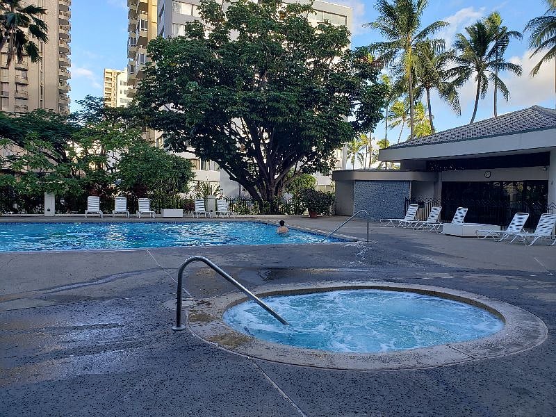 Pool and Jacuzzi.