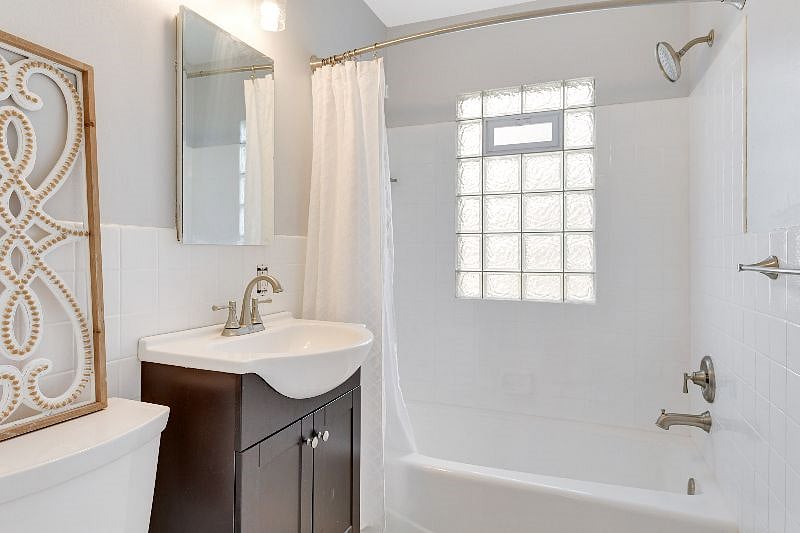 Main floor bath