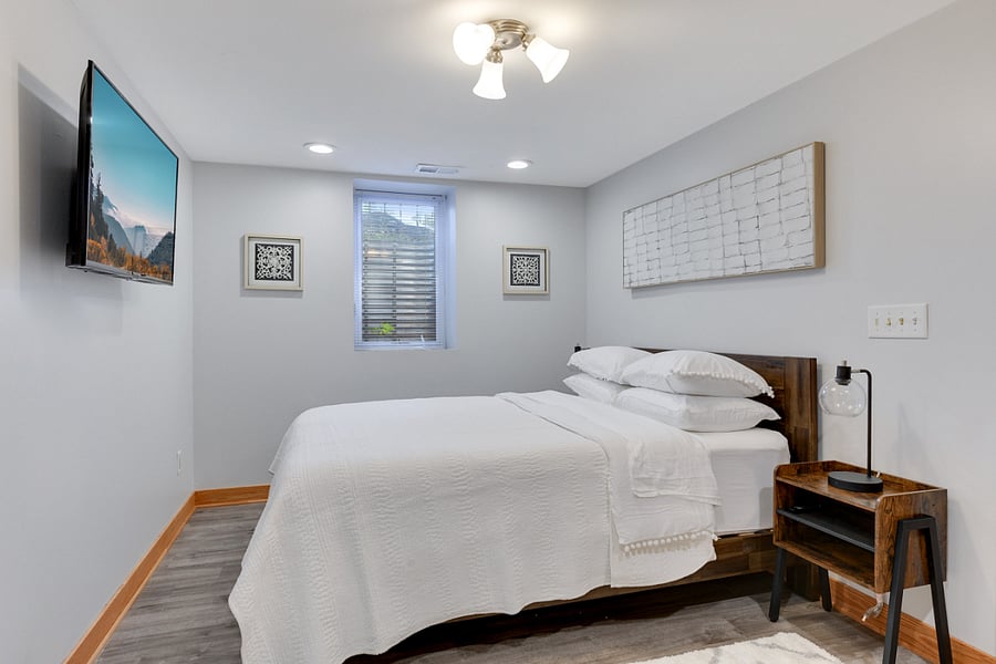 Lower level bedroom - Queen bed