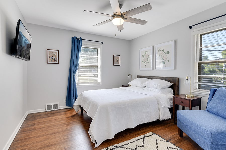 Main floor bedroom 1 - Queen bed