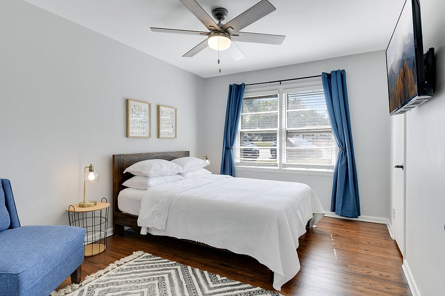 Main floor bedroom 2 - Queen bed