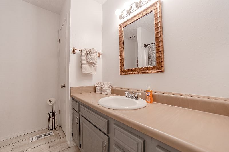 Furnished Finder property 372022_2 photo 5