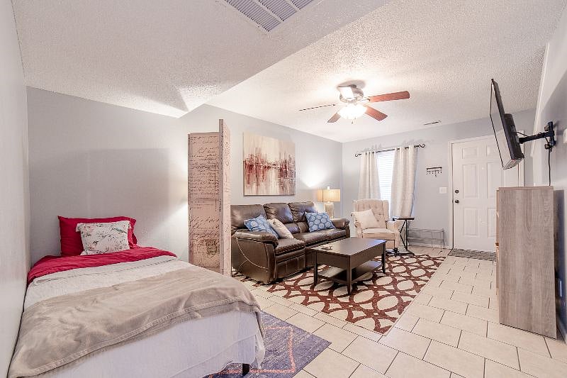 Furnished Finder property 372022_2 photo 11