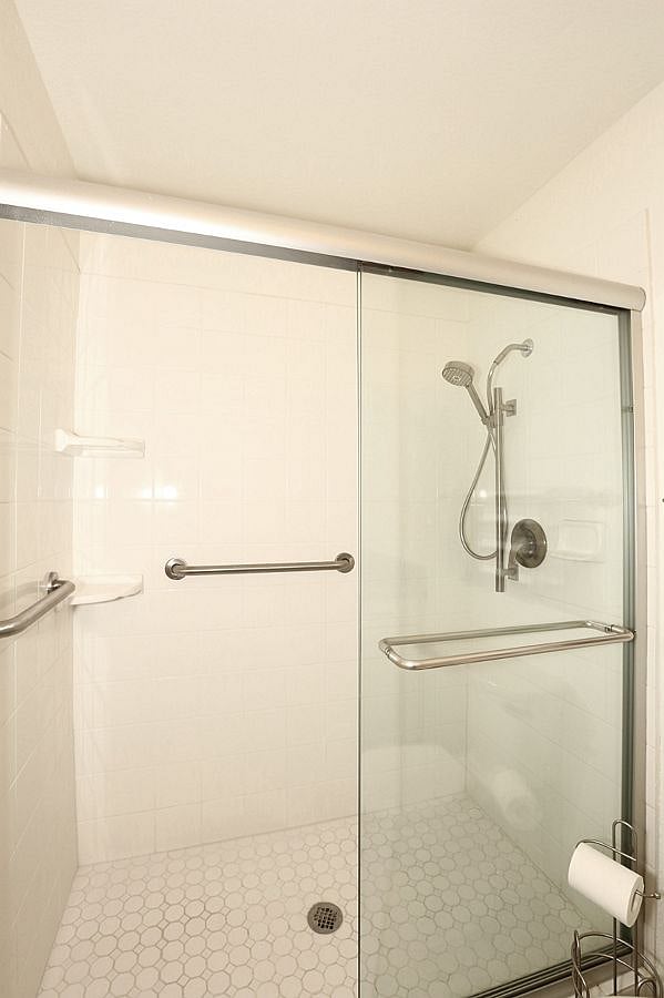 MASTER BEDROOM WALK-IN SHOWER