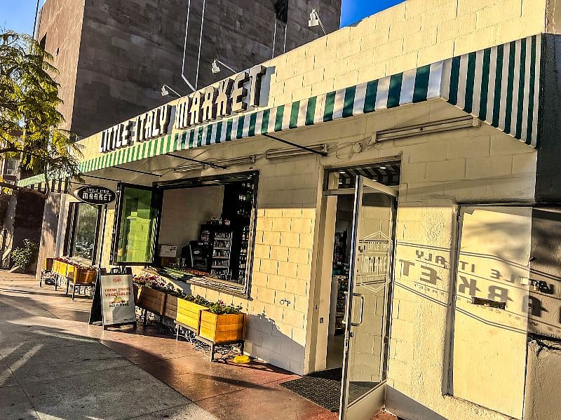 Small markets in walking distance