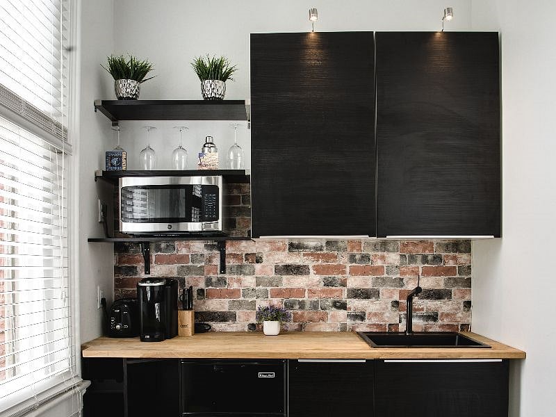 Kitchenette and dining area