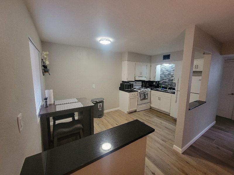 Furnished Finder property 372469_2 photo 4