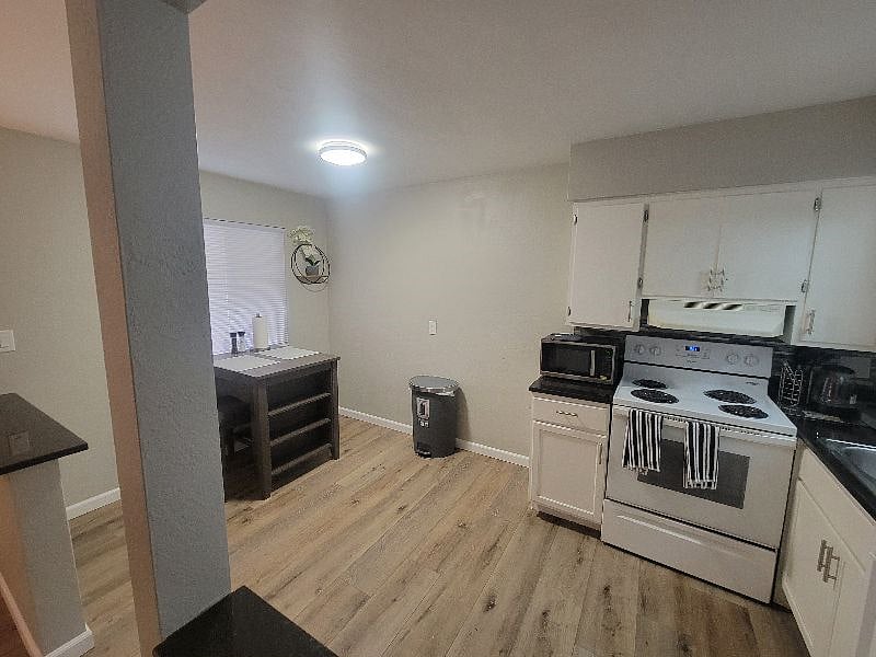 Furnished Finder property 372469_2 photo 8