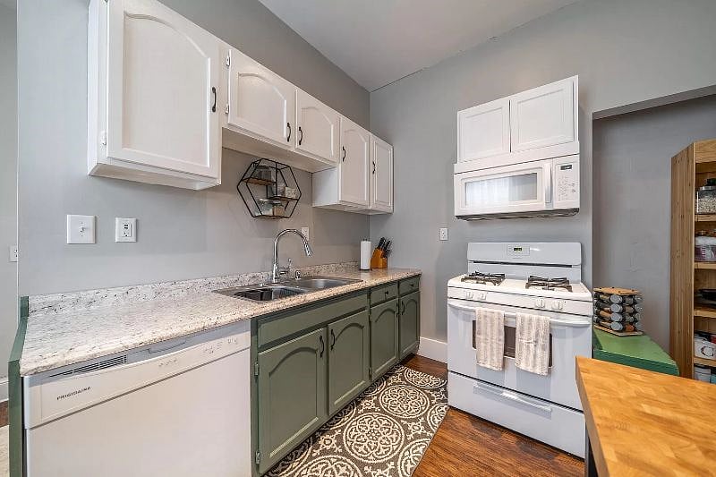 Furnished Finder property 372480_1 photo 10