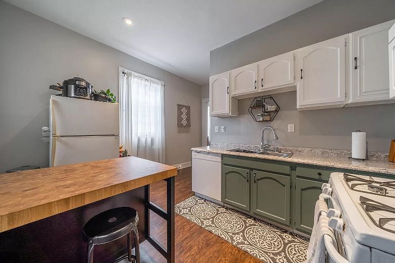Furnished Finder property 372480_1 photo 12