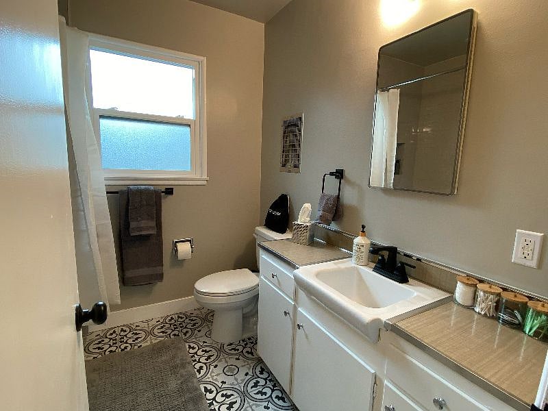 Furnished Finder property 372530_1 photo 17