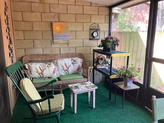 Screen porch