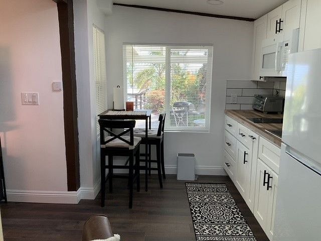Furnished Finder property 372587_1 photo 13