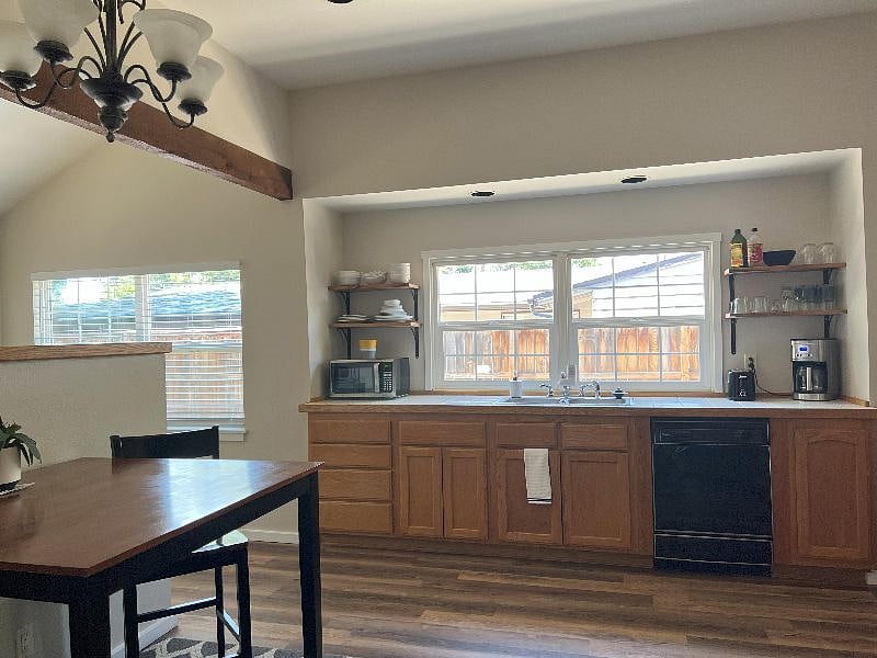 Furnished Finder property 372591_1 photo 4
