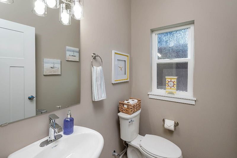 Downstairs convenient half bathroom