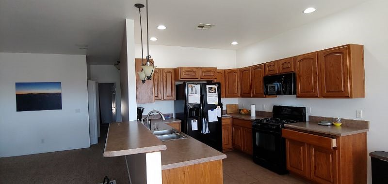Kitchen with gas stove, oven, coffee maker, blender and toaster