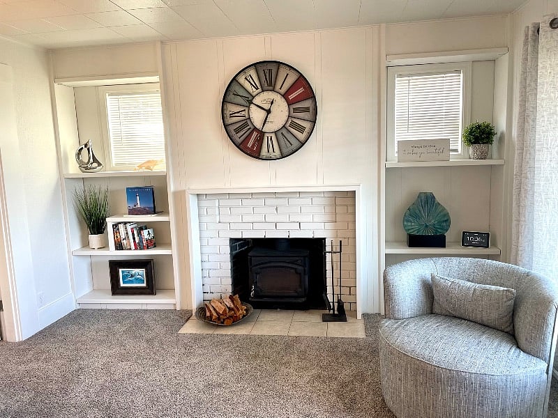 Cozy Home With Wood Stove and New Carpet.