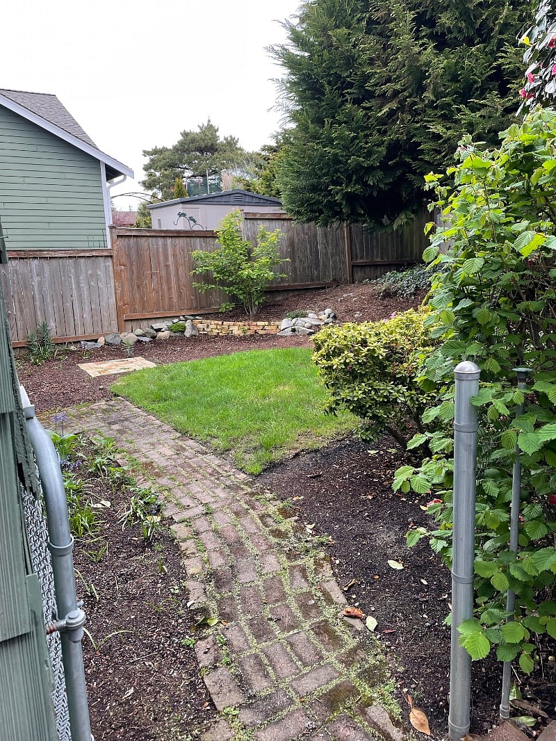 Fenced Private Backyard, Lawn maintenance Included!