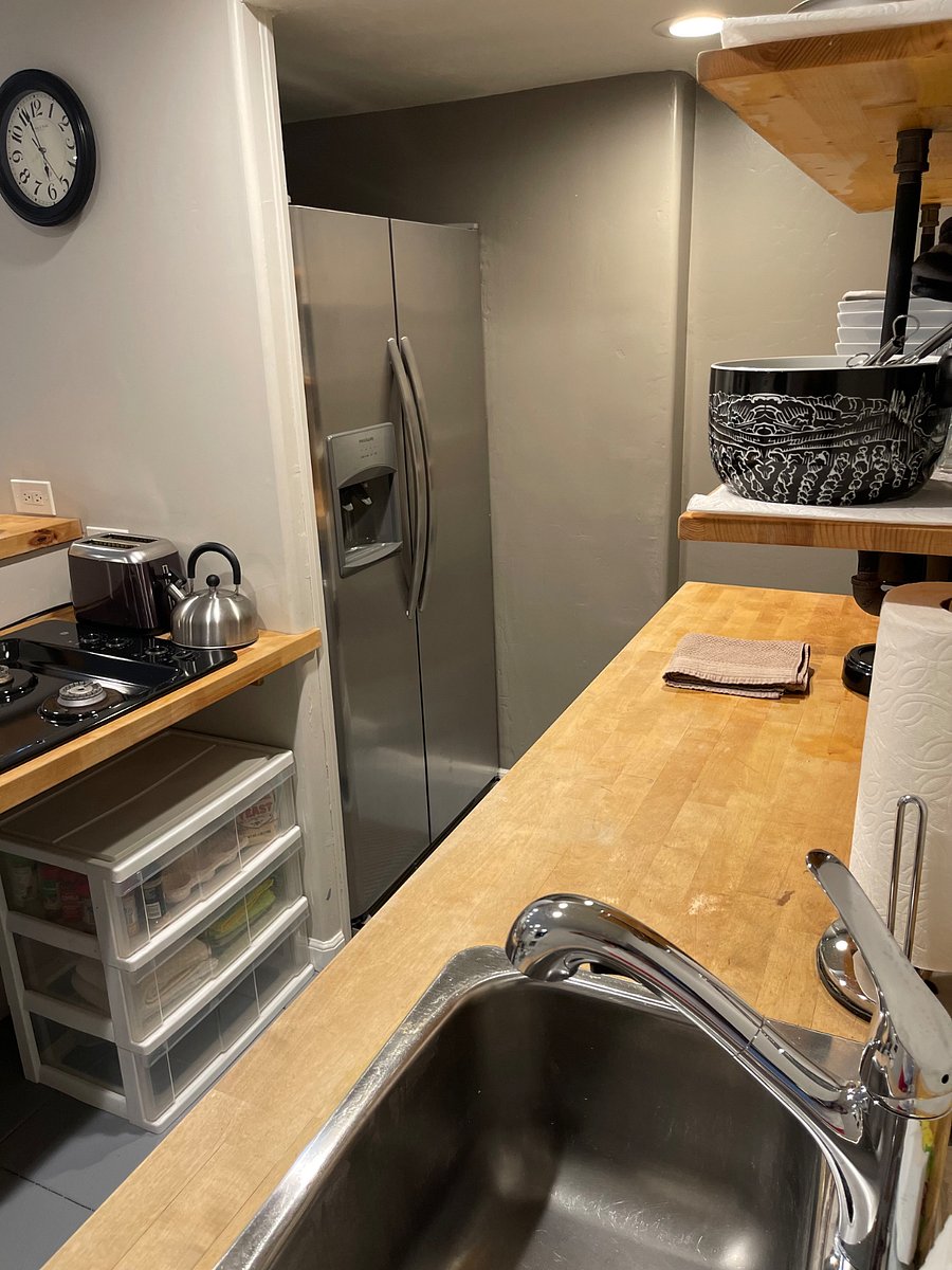 Lots of space for your prepping a delicious meal