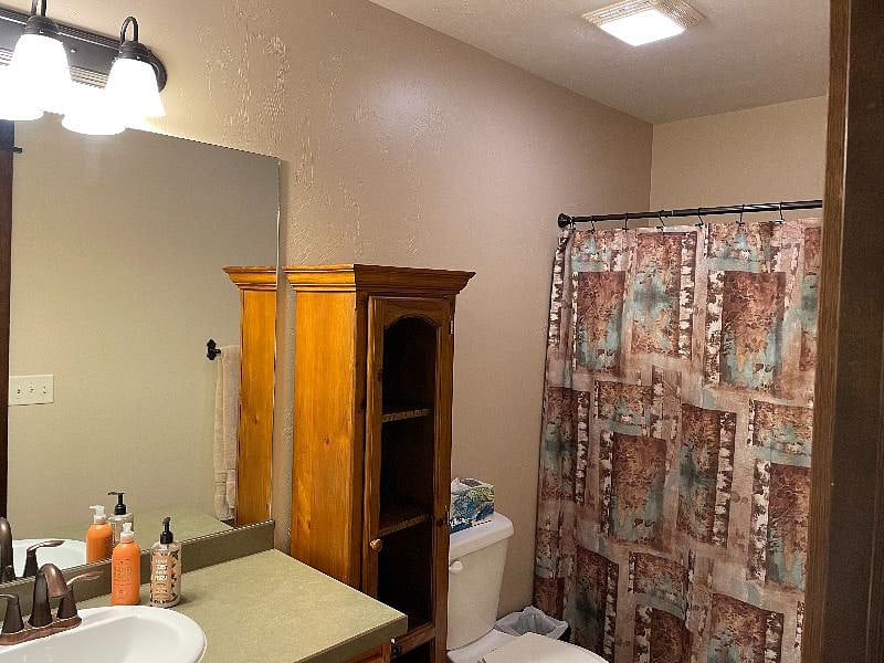 Full Shower and Tub! 