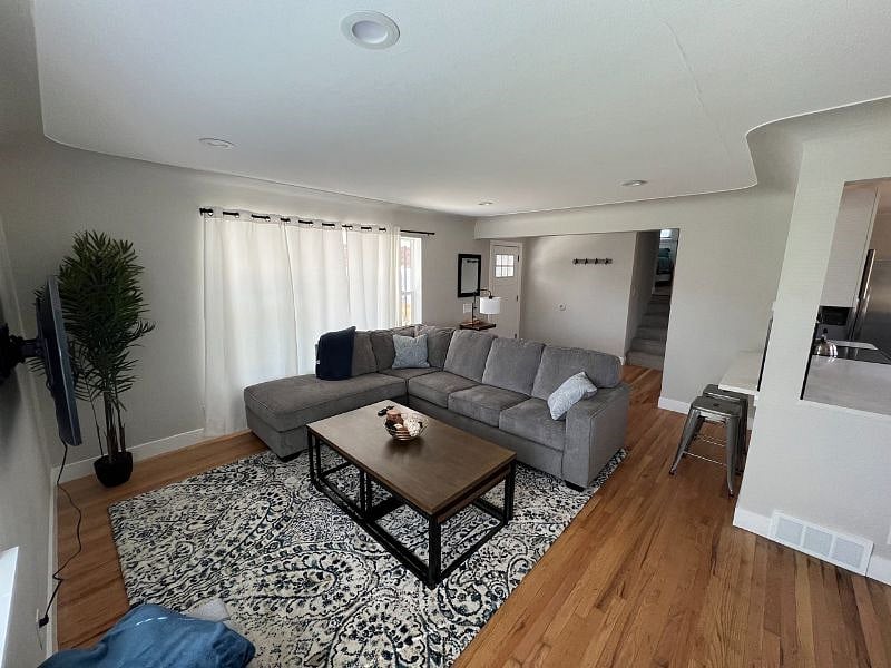Furnished Finder property 373945_2 photo 6
