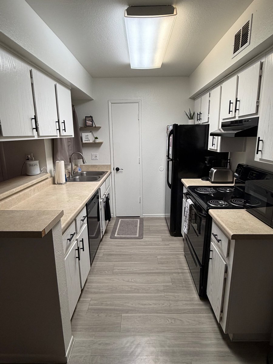 Kitchen, pull-down faucet, fridge, freezer, brita water pitcher, ice cube trays, toaster, keurig, coffee pot, stove, oven, microwave, walk in pantry, garbage disposal, double sided sink, and plenty of cabinet space. Dishes/pits/pans/utensils included.