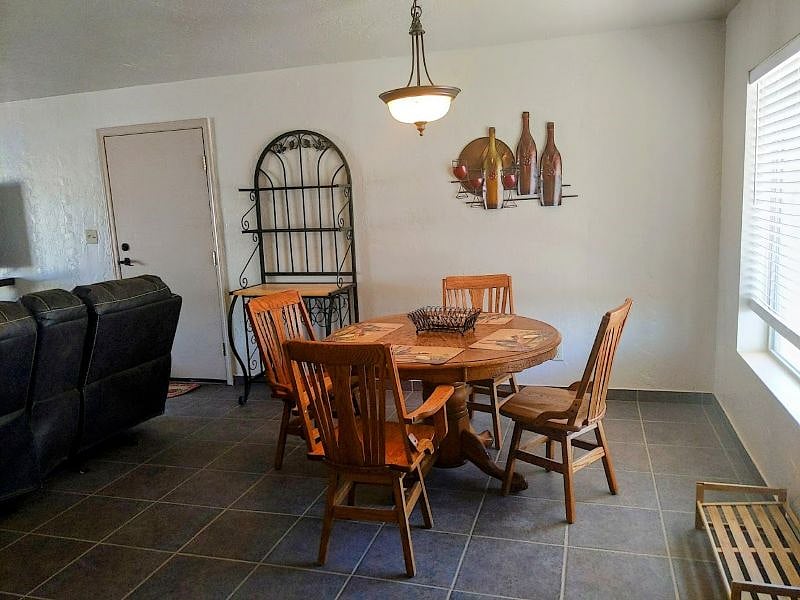 dining area with view of Sacramento mountains