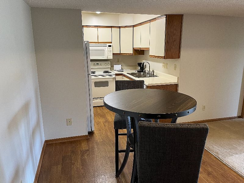 Furnished Finder property 374260_6 photo 3
