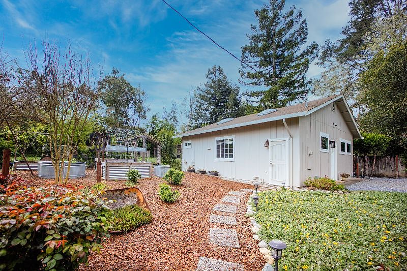 Furnished Finder property 374530_1 photo 26