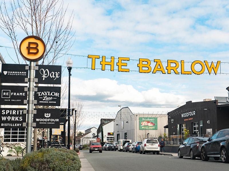 20 minutes walking distance from The Barlow where you can find restaurants, bakeries and bars.