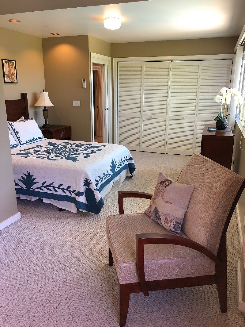queen bed, front bedroom