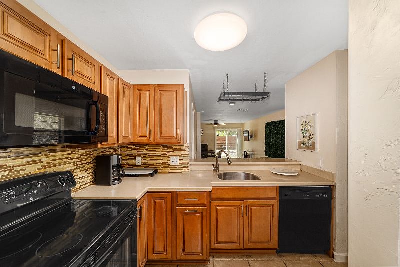 Furnished Finder property 374708_1 photo 15