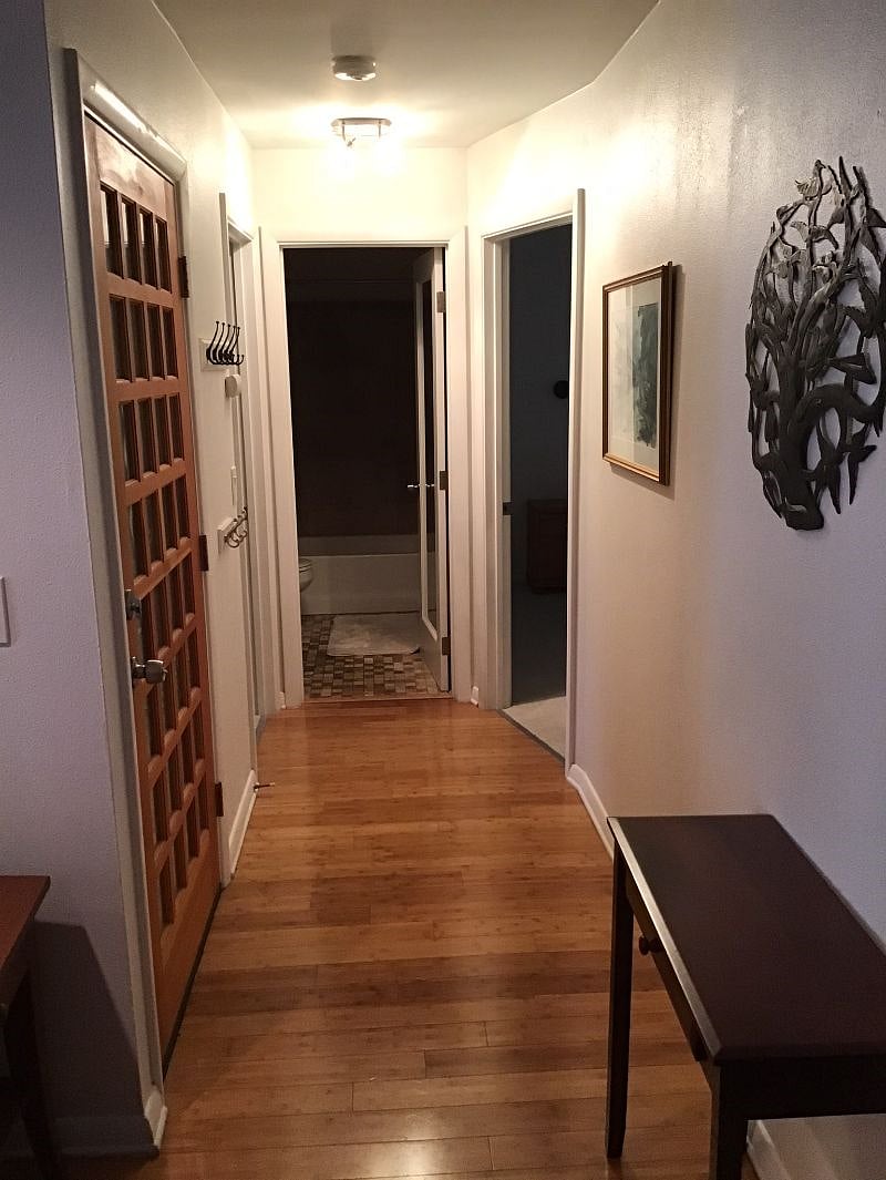 Hall to bedrooms