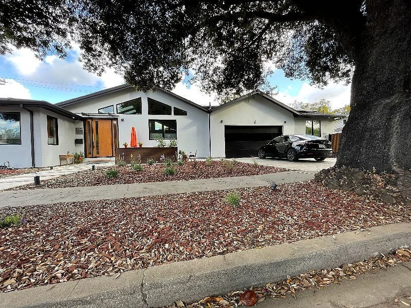 Front of home with unit on the right of the garage.