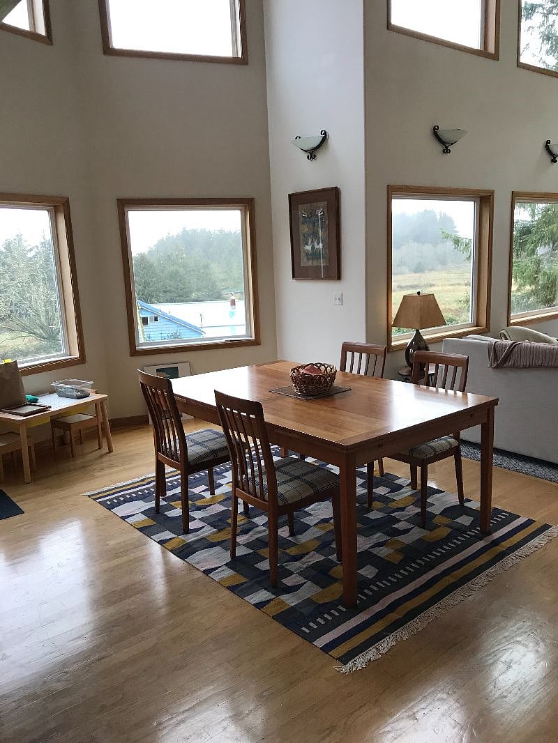 Dining Table Expands to seat 10