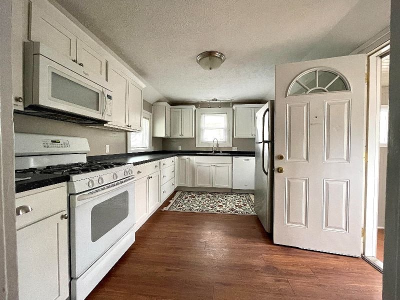 Fully equipped kitchen with side entrance