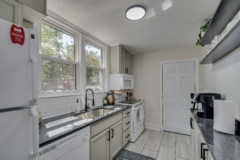 Furnished Finder property 375103_1 photo 15