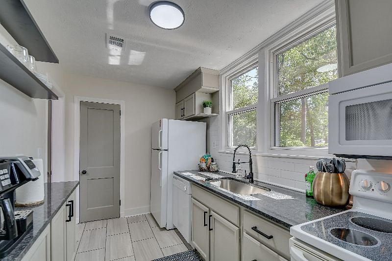 Furnished Finder property 375103_1 photo 17