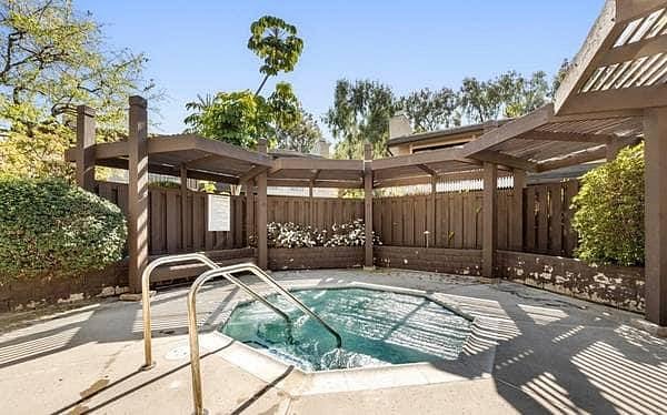 Furnished Finder property 375170_1 photo 12