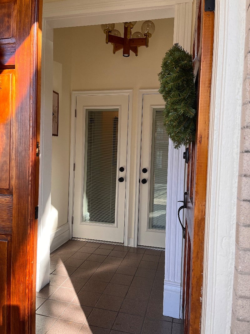 Entrance to apartments A and B