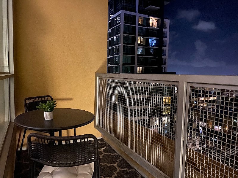 Full balcony